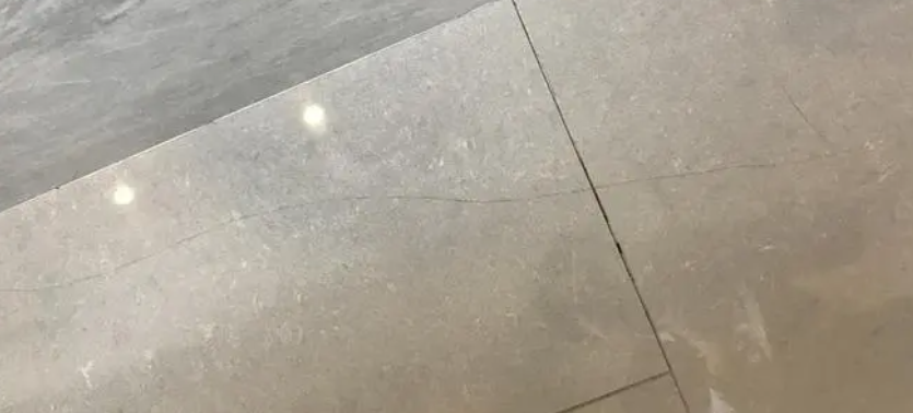 地板砖划痕黑道怎么去除