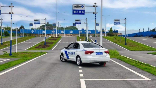科目二安全区可以压线吗