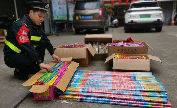 如何网上举报非法经营烟花爆竹