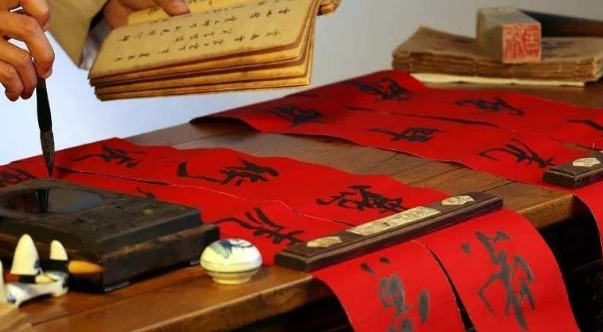 黄金宝地事业兴,富贵门庭幸福家什么意思