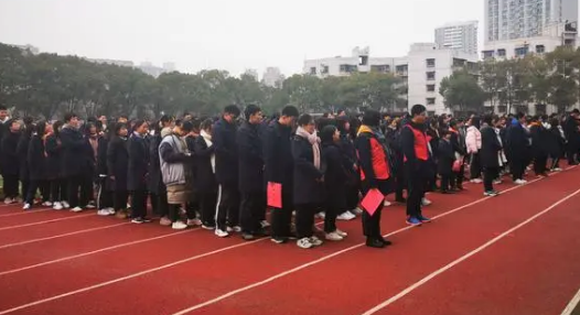 葛洲坝中学一般怎么分班