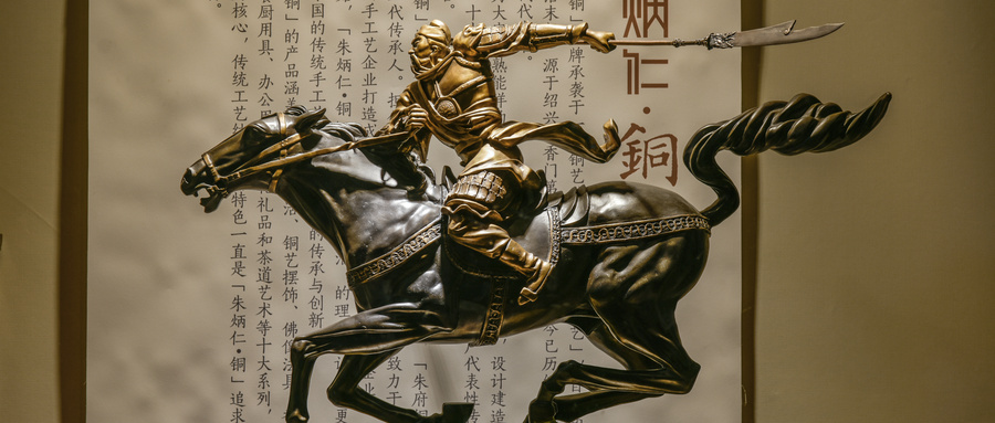 千里走单骑的主角是谁？描述了一则怎样的故事