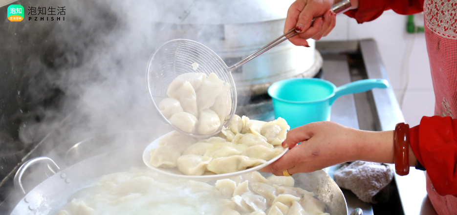 抖音吃饺子那个男的