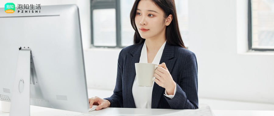 女生在公共场合弯腰是什么意思呢