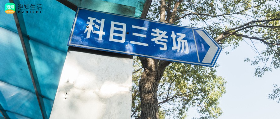 电动摩托车和小型汽车能不能各拿一证