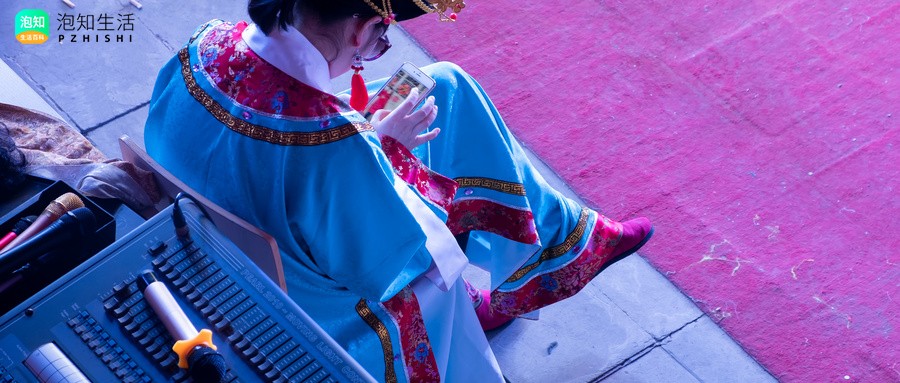 章志直和阮玲玉谁大