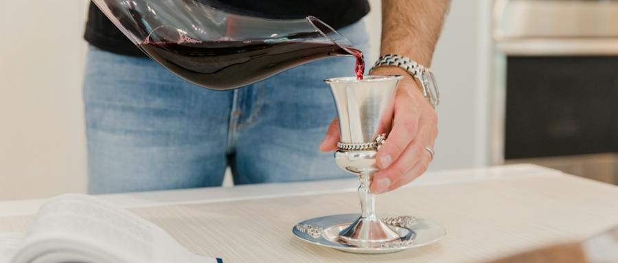 金酒是什么酿造的？金酒的原料都有哪些特点